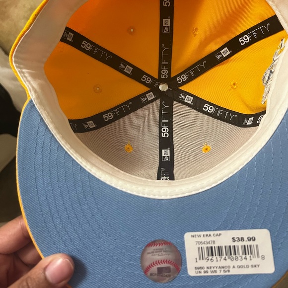 Yellow fitted cap - Picture 3 of 3